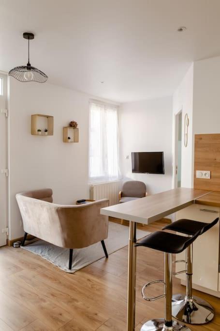 Maison Tourangelle Chic & Cosy Avec Cour ตูร์ ภายนอก รูปภาพ